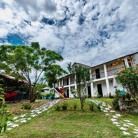 Cosmos Tatacoa Hotel Вильявьеха Экстерьер фото